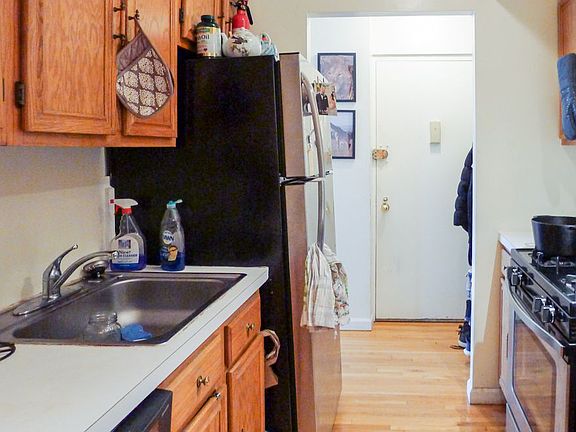 5th image of 418 17th St APT 3C
