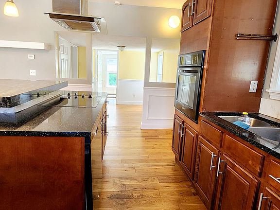 5th image of 78 Douglas St #B