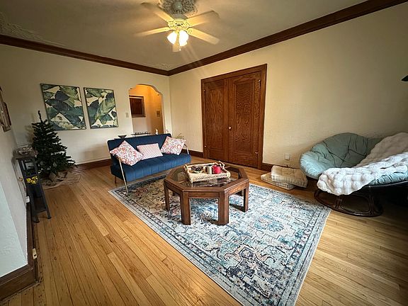 4th image of 1628 N Franklin Pl APT 33