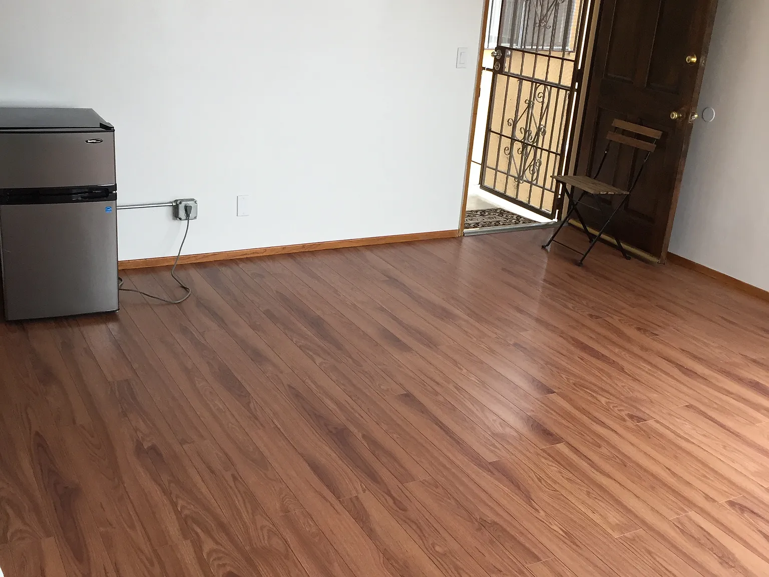 Studio, 300 sqft, $1,400 — Photo 1