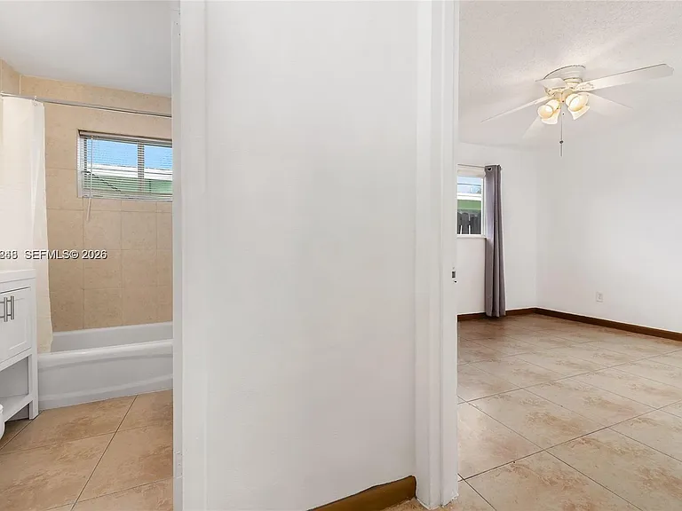 932 Moffett St #6 — Photo 10
