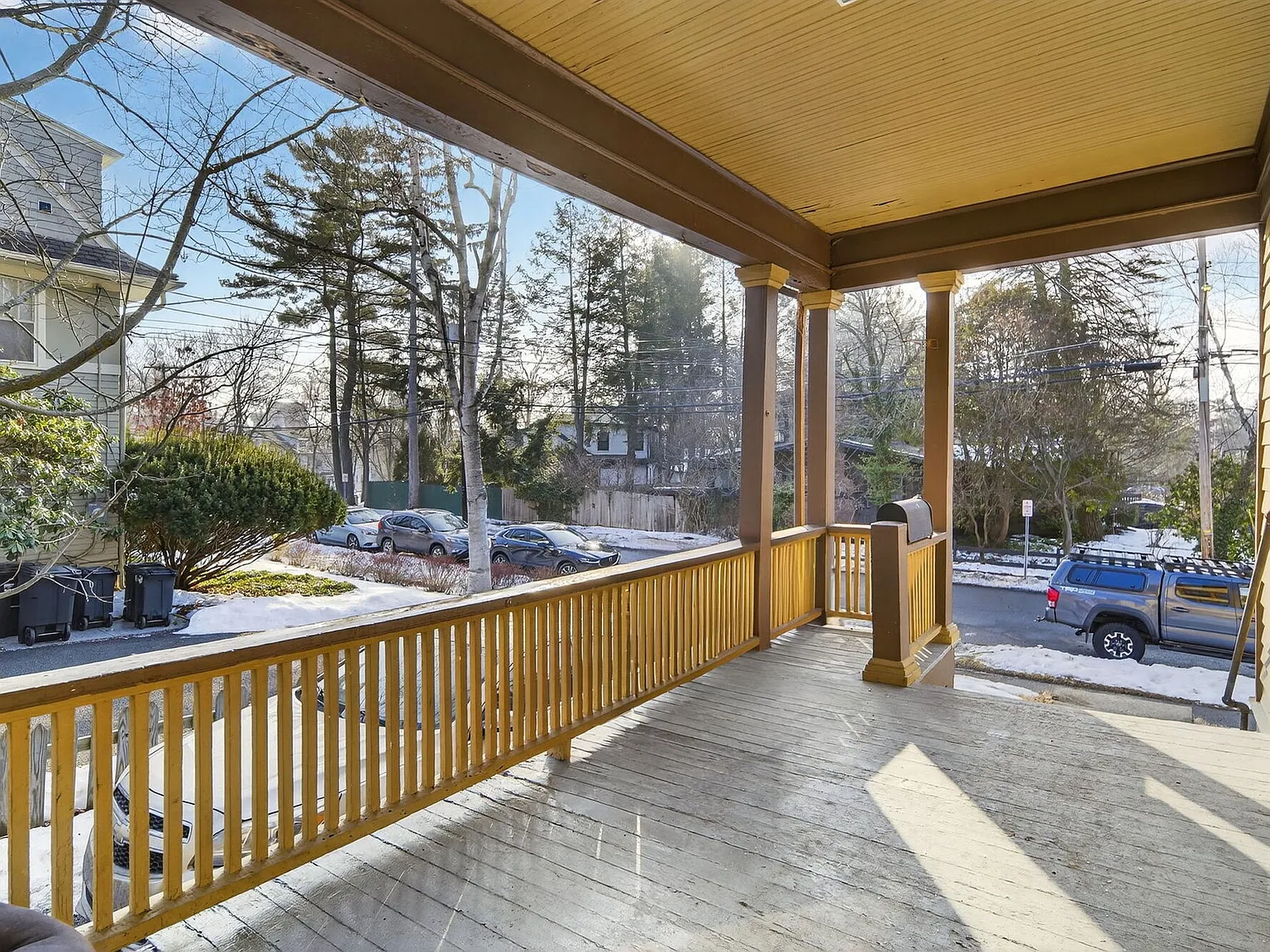 Close to campus! No car needed in quiet Cornell Heights Neighborhood — Photo 4