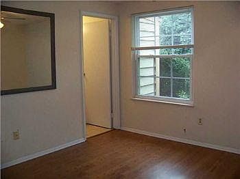 5th image of 110 Oak Bridge Ct