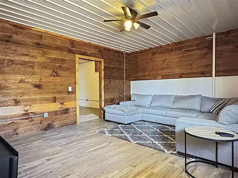 360 Prince Dr — Photo 14