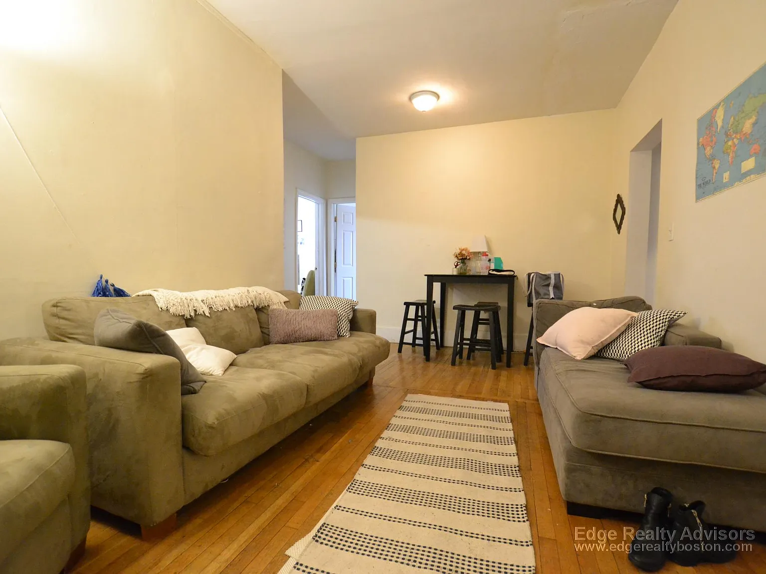 4 bed, 1100 sqft, $6,050 — Photo 2