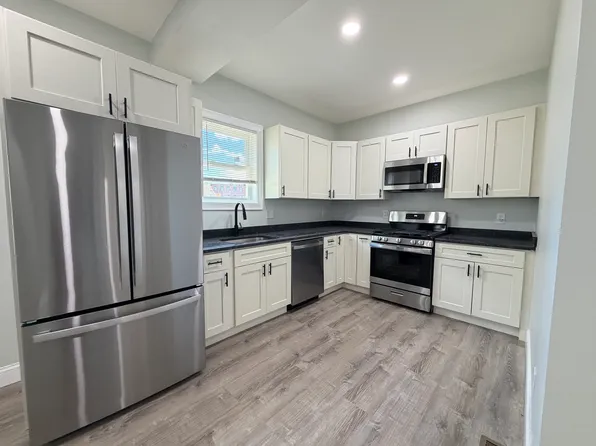 161 Cohannet St #2, Taunton, MA 02780