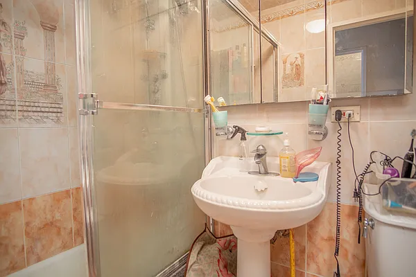 Sold by Azbel Real Estate, Inc. | media 24