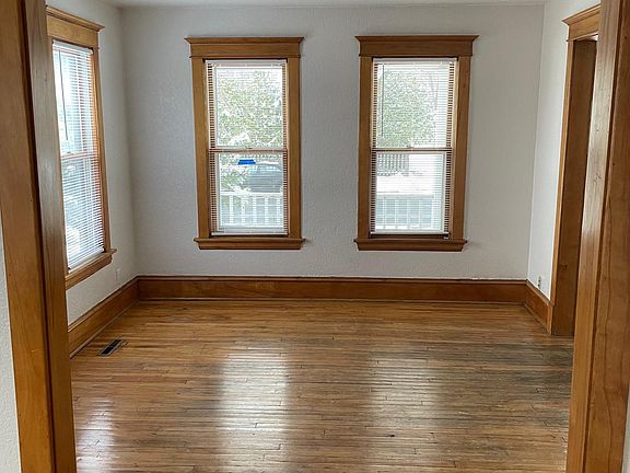 4th image of 1150 15th Ave SE