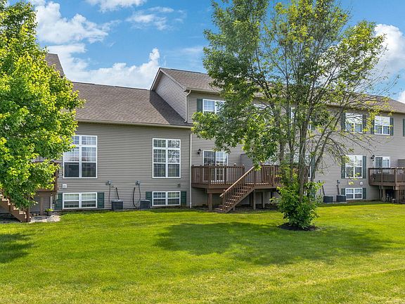 2nd image of 825 Mystic Pointe Dr