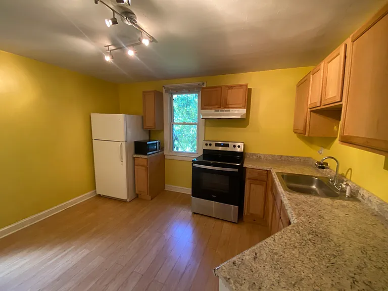 166 Courtland Pl #UP — Photo 10