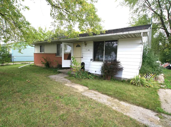 3743 Pennsburg Pl, Saginaw, MI 48601