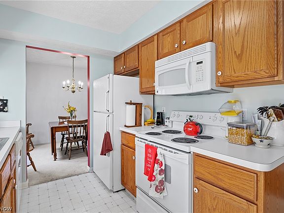 3rd image of 24659 Thicket Ln