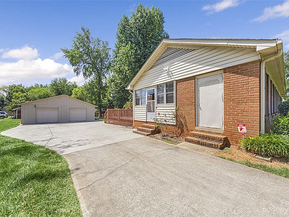 3rd image of 4914 Easthaven Dr