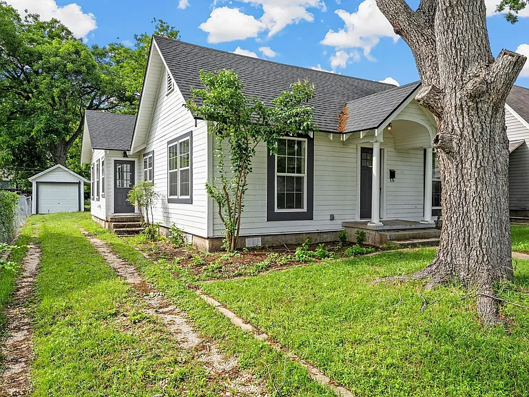 2704 Herring Ave — Photo 2