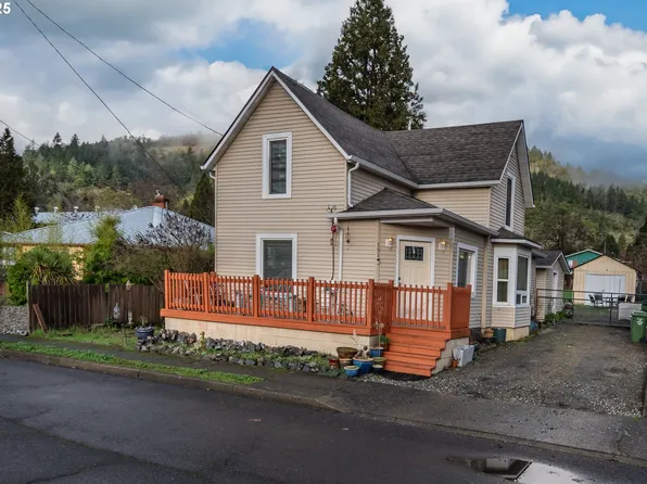 191 NE Johnson St, Myrtle Creek, OR 97457