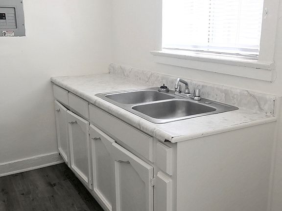 4th image of 3819 Flower Dr APT 17