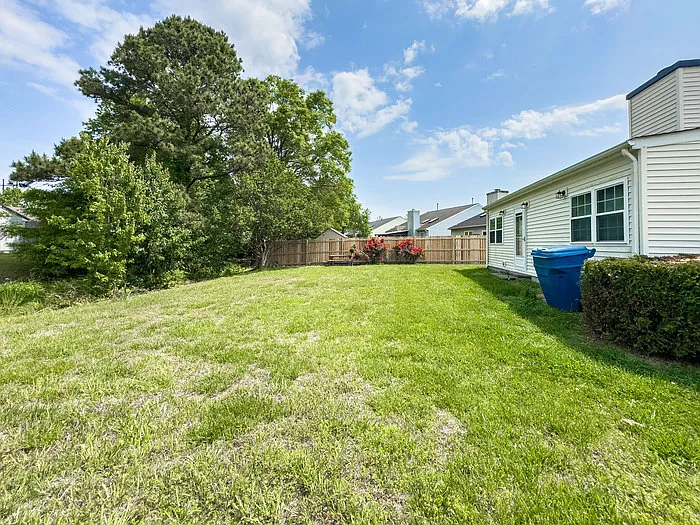3 bed, 2.0 bath, 1769 sqft, $2,675 — Photo 3