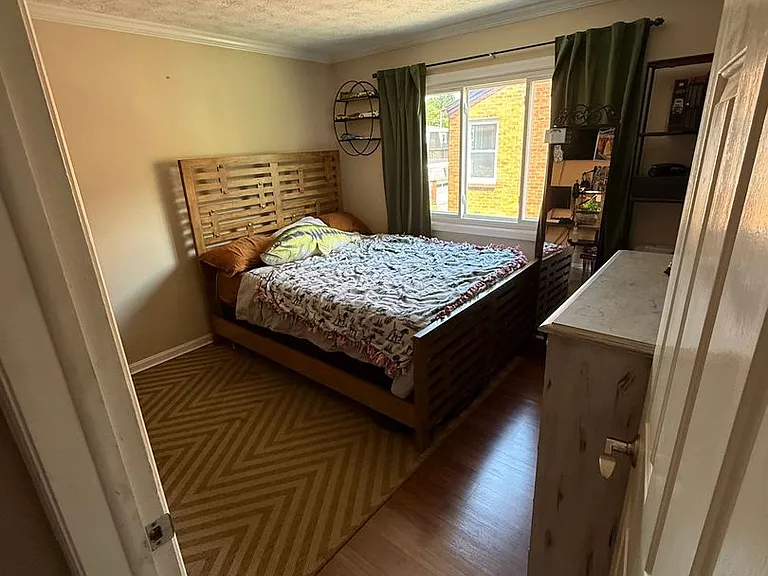 5240-5242 Old Oxford Ln — Photo 12