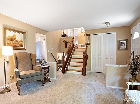 5th image of 529 Janine Ln