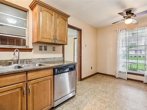 5th image of 1608 N Starrett Rd
