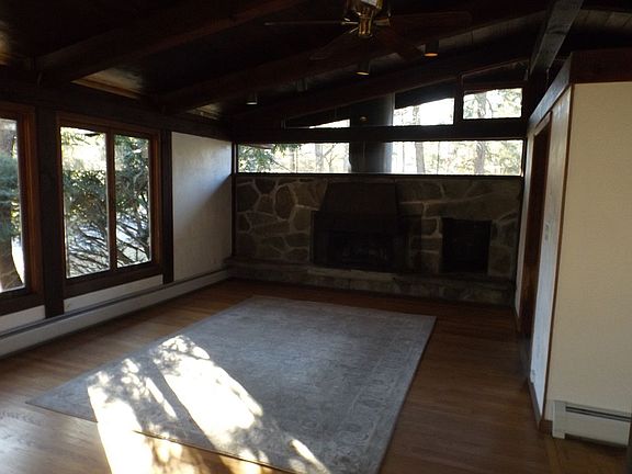 2nd image of 60 Greentree Dr S