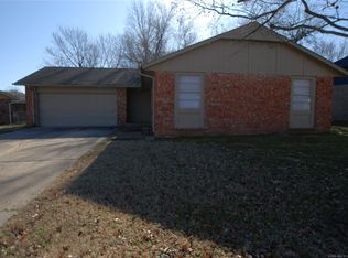 1105 S Maple Pl, Broken Arrow, OK 74012