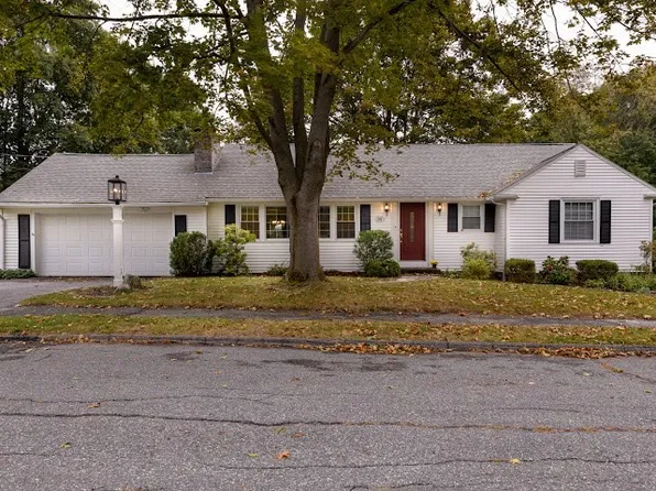 35 Vista Dr, Shrewsbury, MA 01545