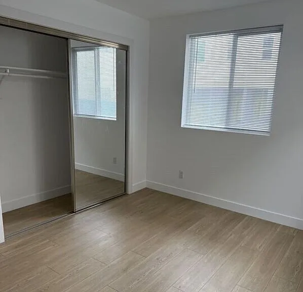 227 B N Park View St — Photo 8