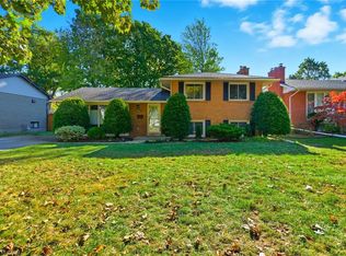 5210 Mulberry Dr, Burlington, ON L7L 3P4