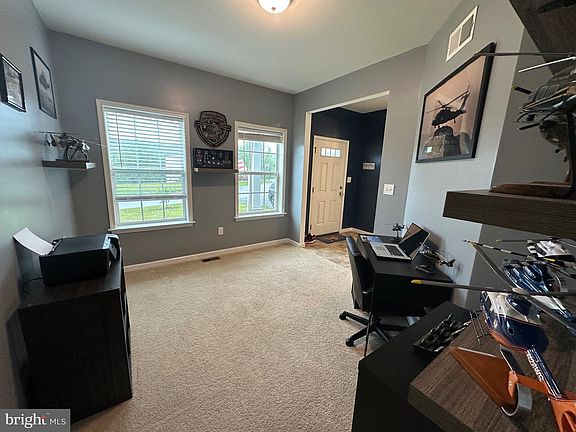 4th image of 20 Greenview Dr