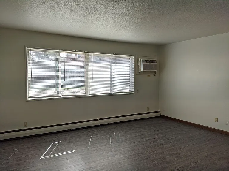 2718 Wayne Ave — Photo 4