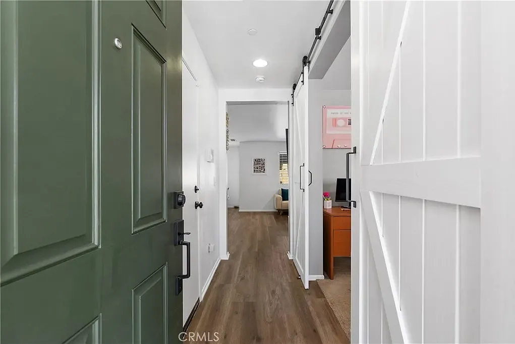 34165 Renton Dr — Photo 2
