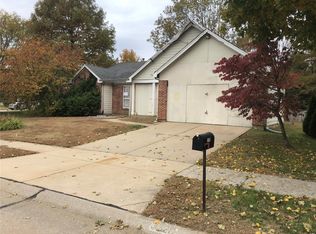 3720 Secretariat Dr, Florissant, MO