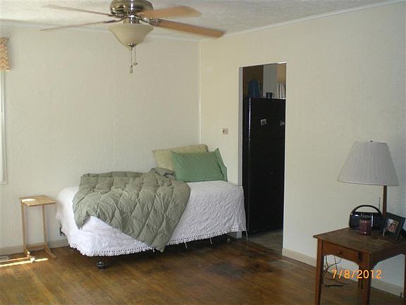 4th image of 2381 Carew Ave