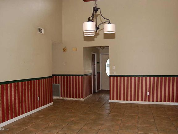 4th image of 10321 ARROW LAKES Drive E