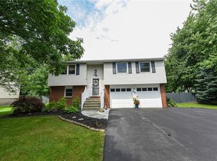 94 Snowberry Cres, Rochester, NY 14606