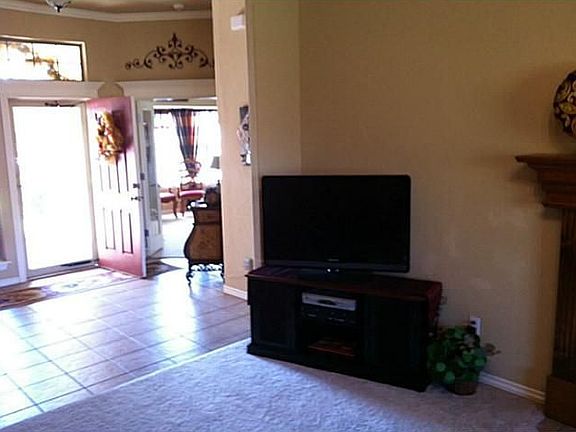 3rd image of 529 SW 158th Ter
