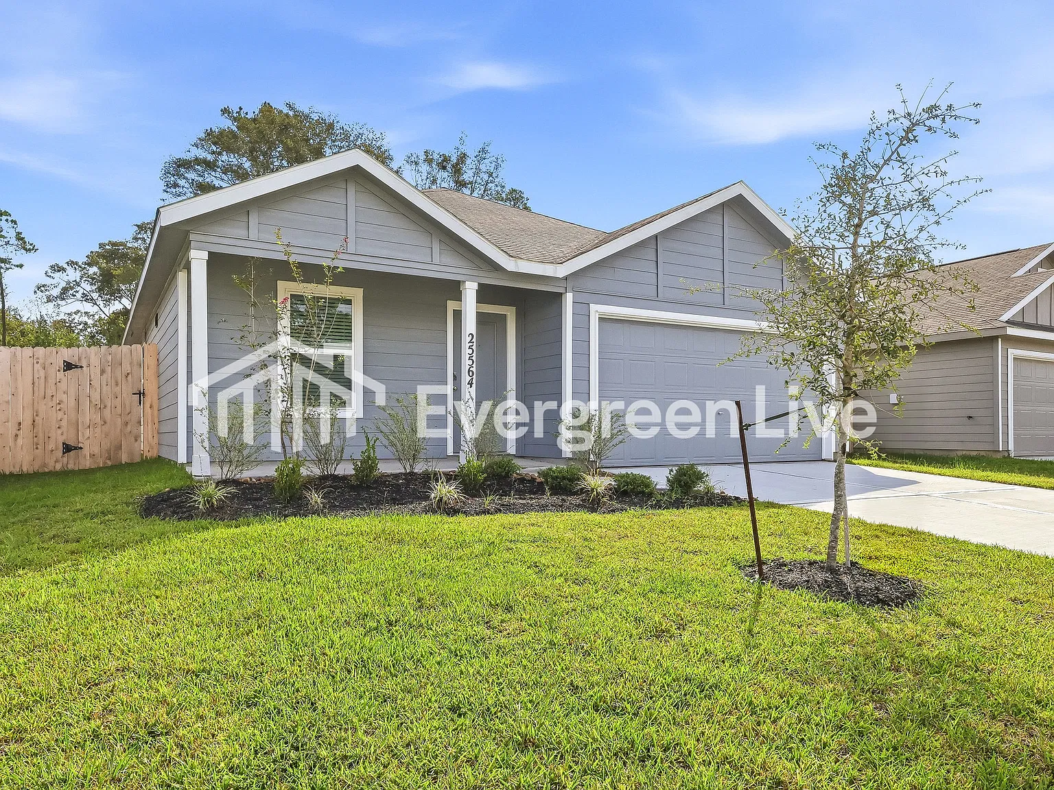 4 bed, 2.0 bath, 1667 sqft, $1,595 — Photo 2