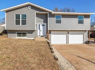411 Morningside Dr, Saint Peters, MO 63376