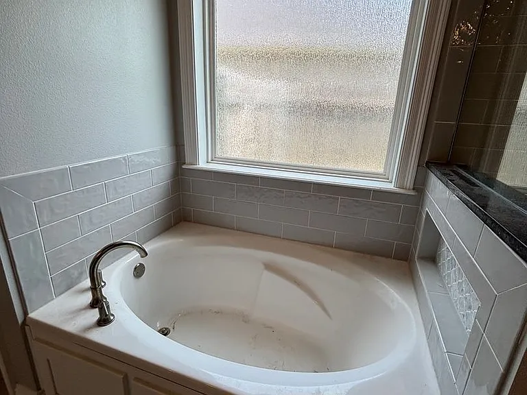 904 Chisolm Trl — Photo 14