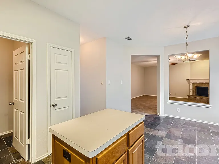 1215 Farnsworth Dr — Photo 17