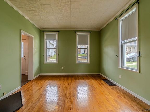 4th image of 551 Russell Ave