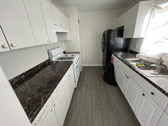 4th image of 4102 Hemlock St #4104