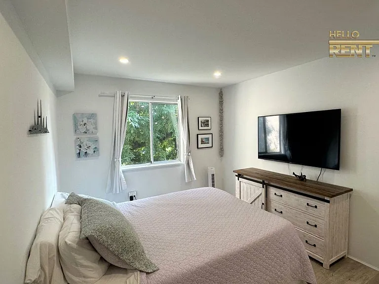 809 W 16th St #209 — Photo 11