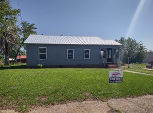 59 E Parsonage St, Mc Rae Helena, GA 31055