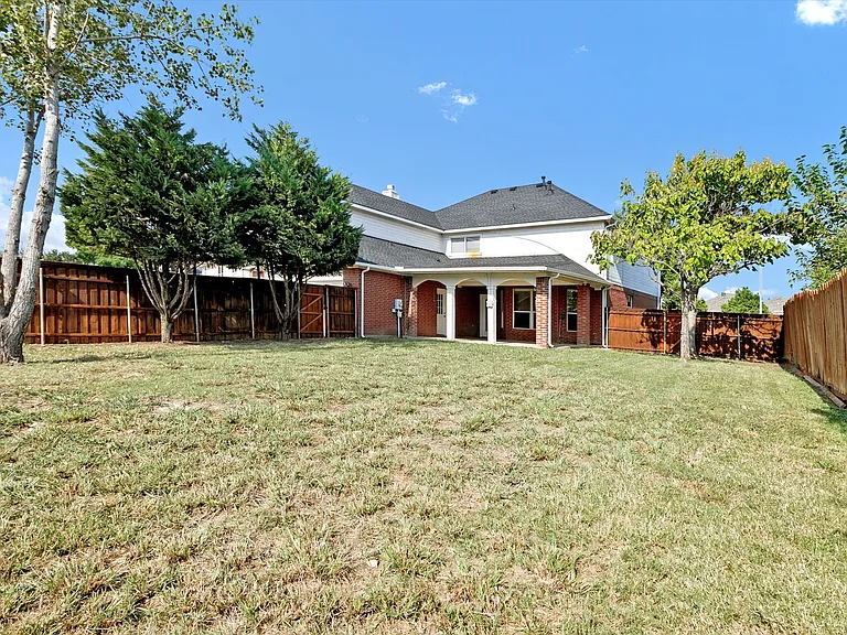 3803 Farmington Dr — Photo 9