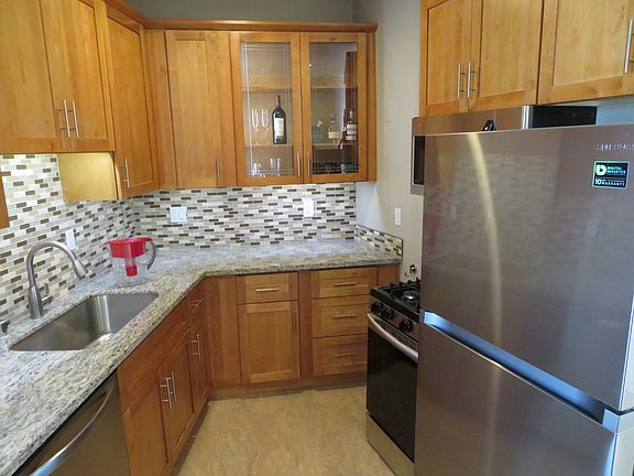2nd image of 5160 Claremont Ave #C1e4091db
