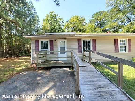2nd image of 2515 Providence St #3