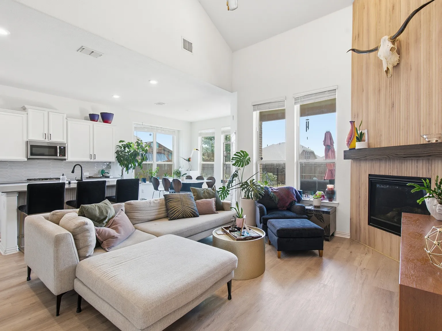 4 bed, 3.5 bath, 3276 sqft, $3,500 — Photo 1