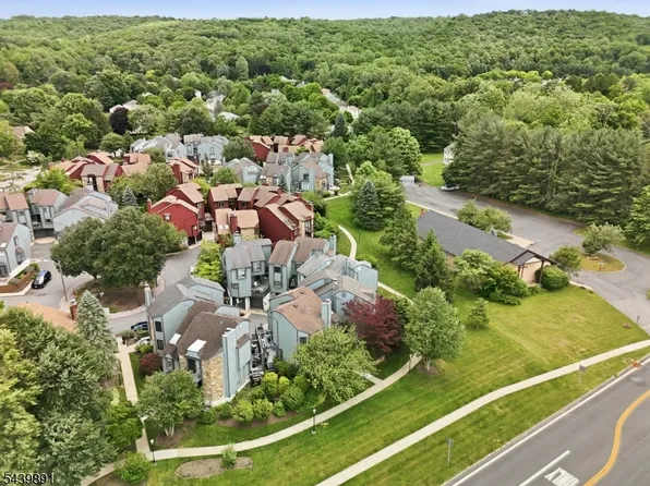11 Trafalgar Ct, Washington Twp., NJ 07840